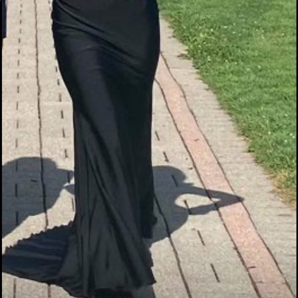 Sherri Hill Formal Dress. - Picture 3 of 3